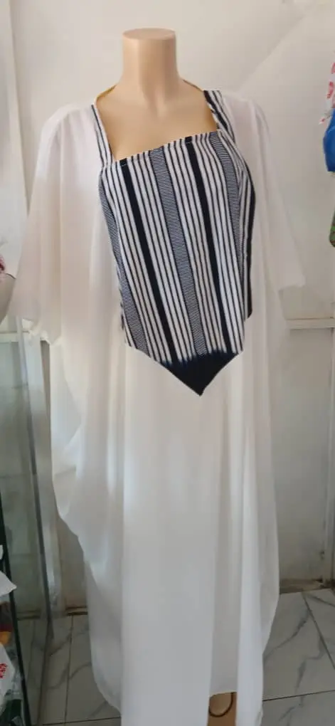 🌟 Boubou Élégant et Traditionnel 🌟 Blanc