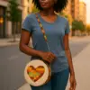 Sac Bandoulière Ronde – "Cœur Kente"