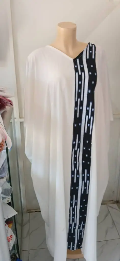 🌟 Boubou Élégant et Traditionnel 🌟 Blanc