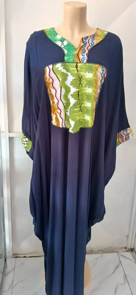 🌟 Boubou Élégant et Traditionnel 🌟 Bleu nuit