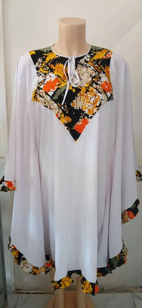 ✨ Boubou Makéba Court Chic et Authentique ✨ Blanc