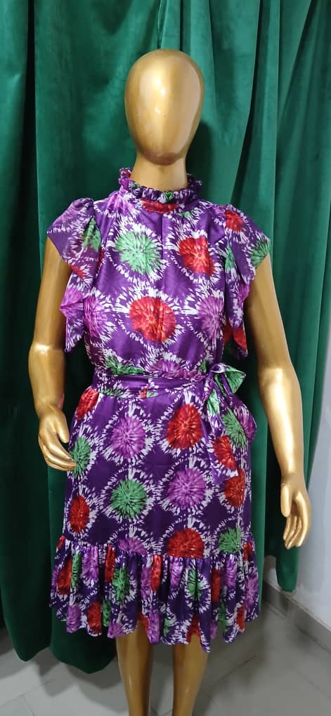 Robe Courte en Soie Wax – Élégance, Légèreté & Féminité